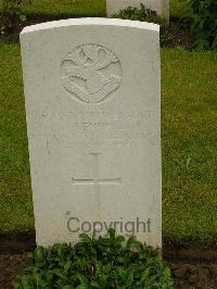 Etaples Military Cemetery - Rendell, Clifford